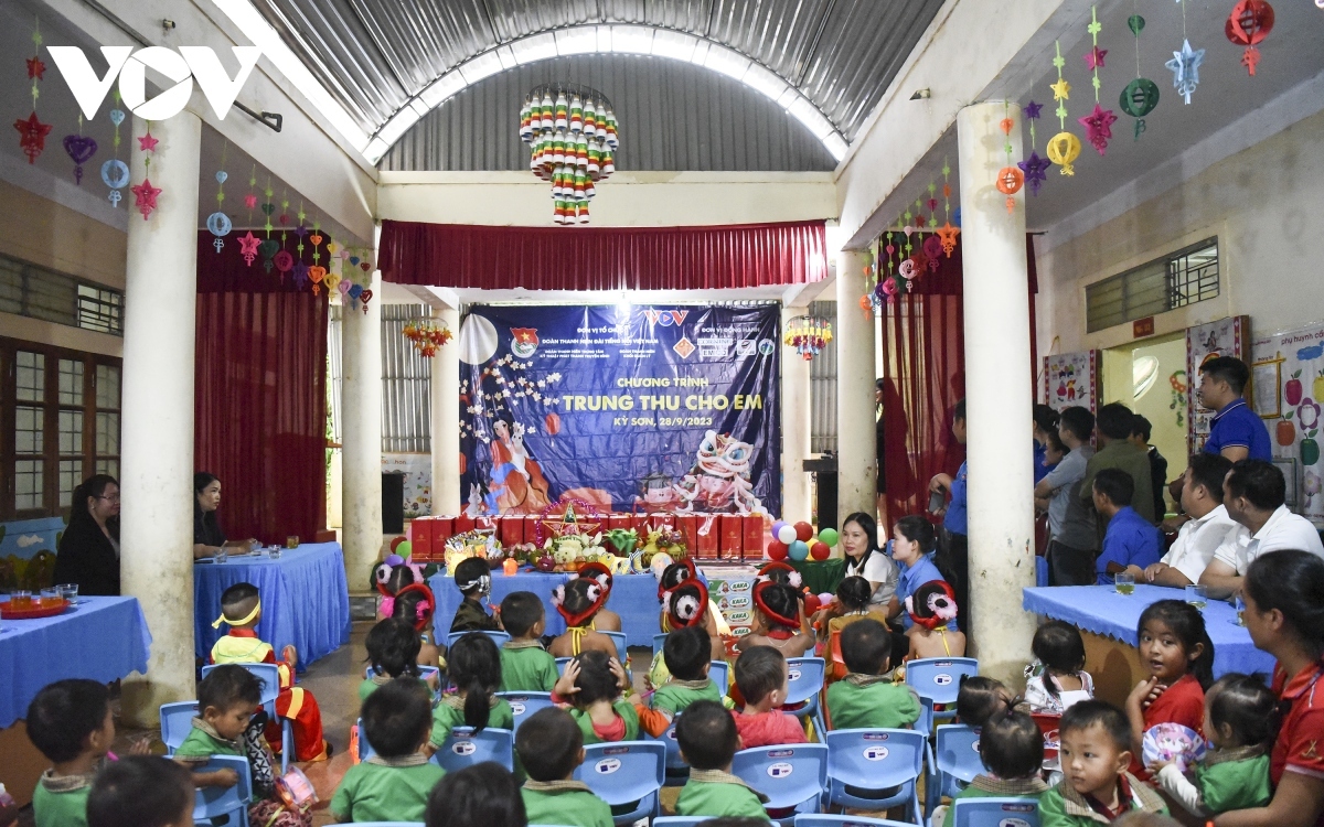 VOV Youth Union holds Mid-Autumn Festival for mountainous children in Nghe An